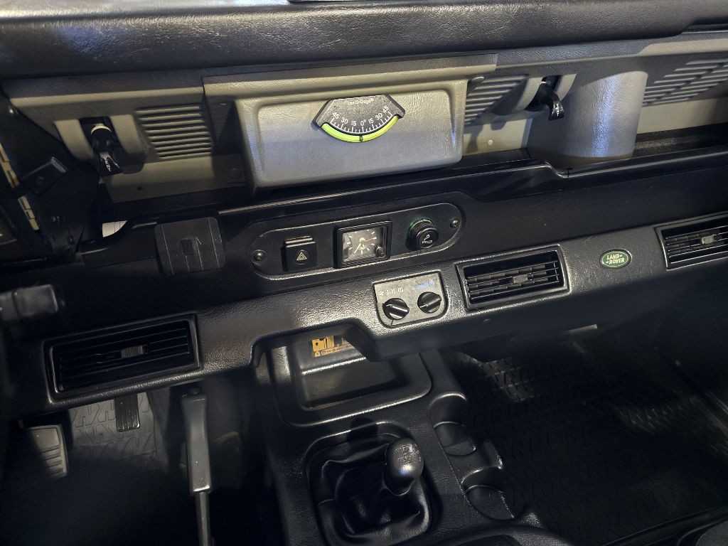 1997 Land Rover Defender Image 15