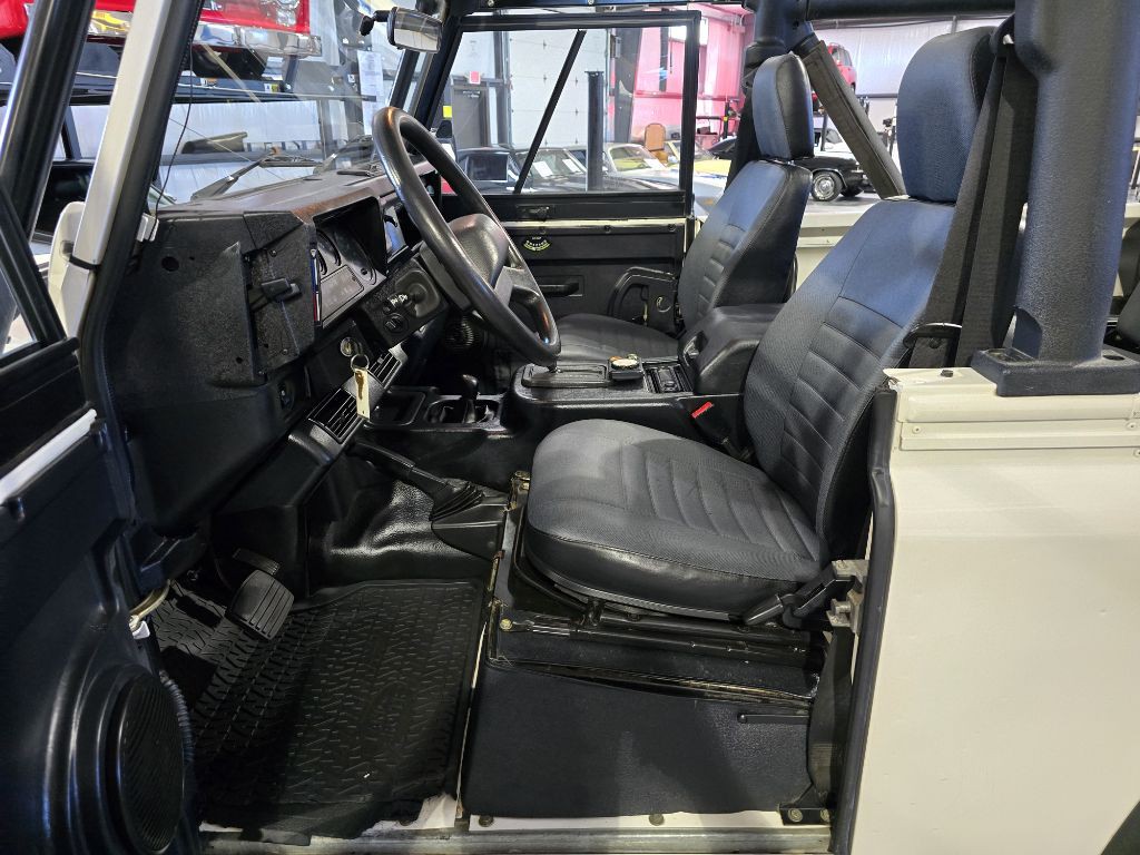 1997 Land Rover Defender Image 17