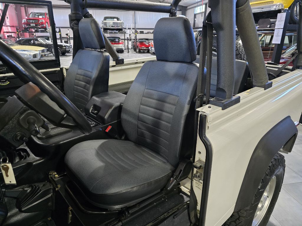1997 Land Rover Defender Image 18