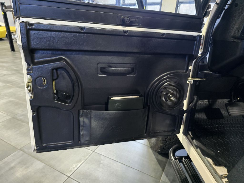 1997 Land Rover Defender Image 25