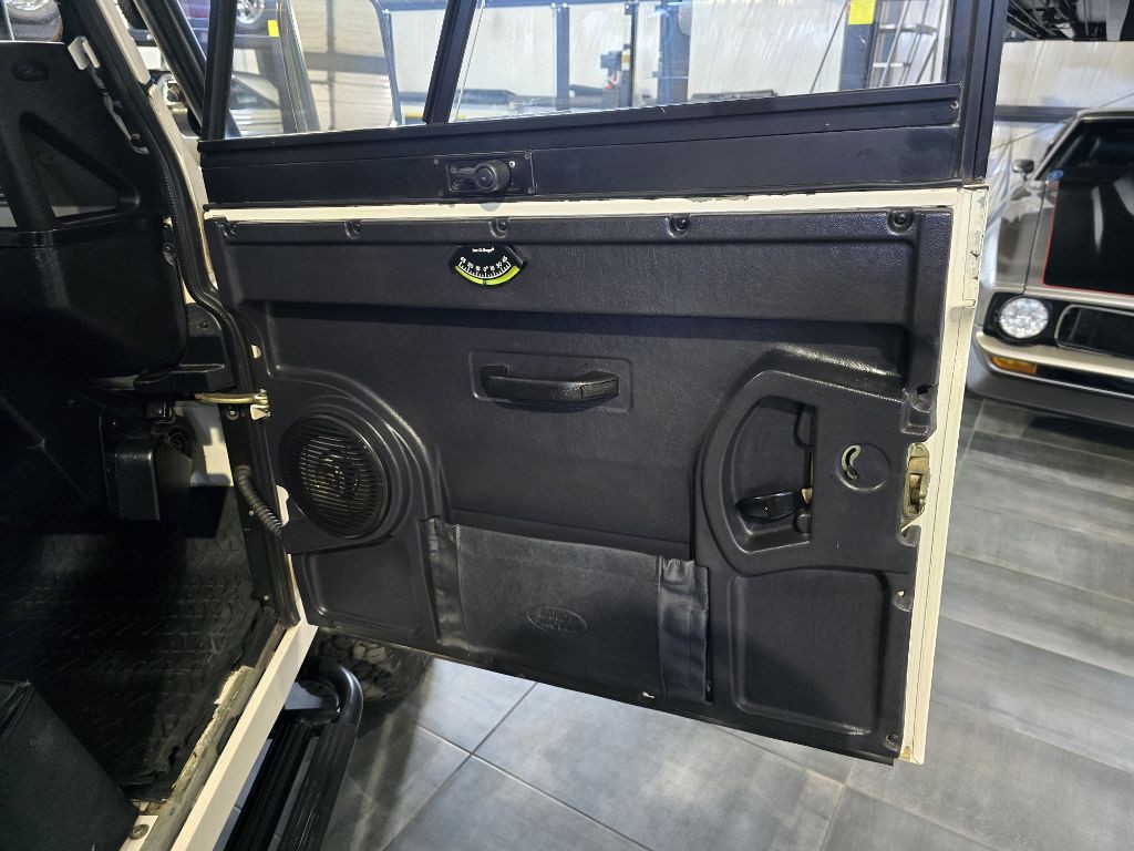1997 Land Rover Defender Image 26