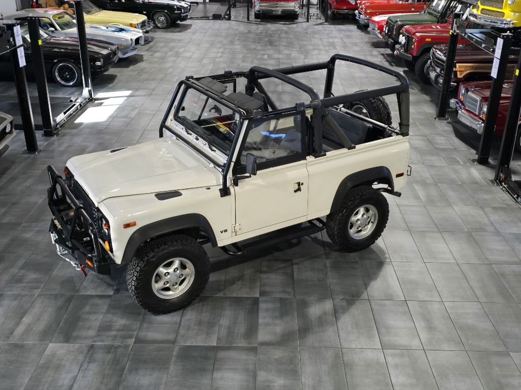 1997 Land Rover Defender Image 32