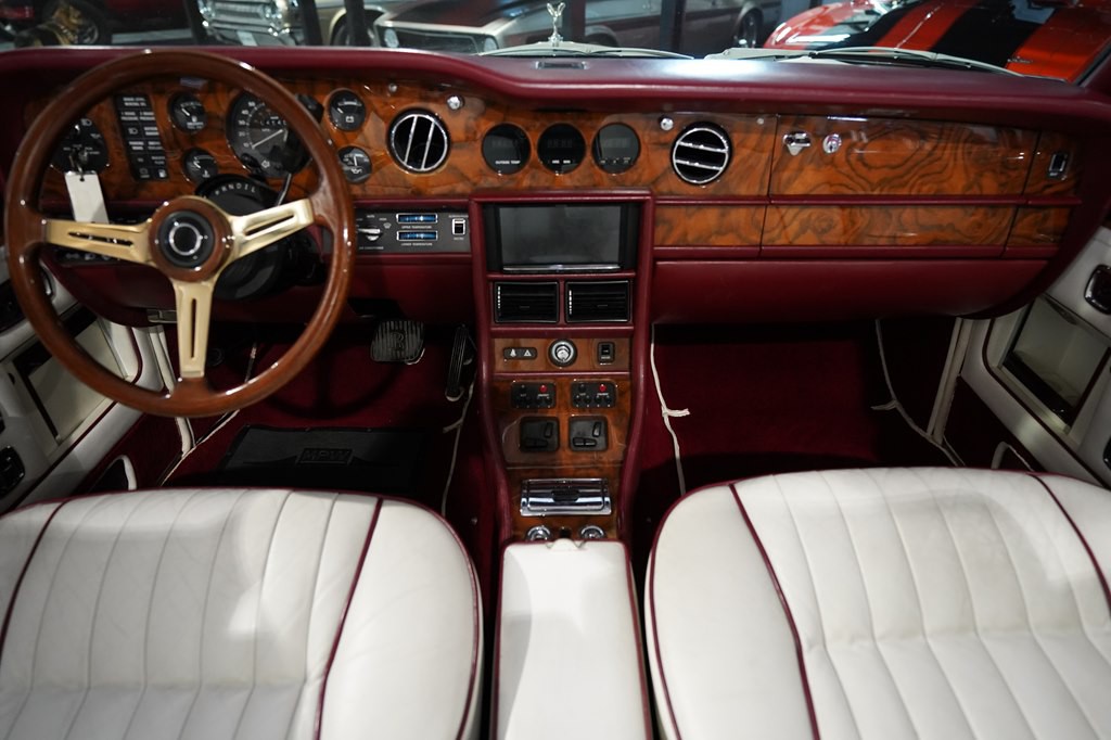 1987 Rolls-Royce Corniche Image 15