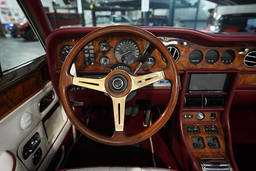 1987 Rolls-Royce Corniche Image 16