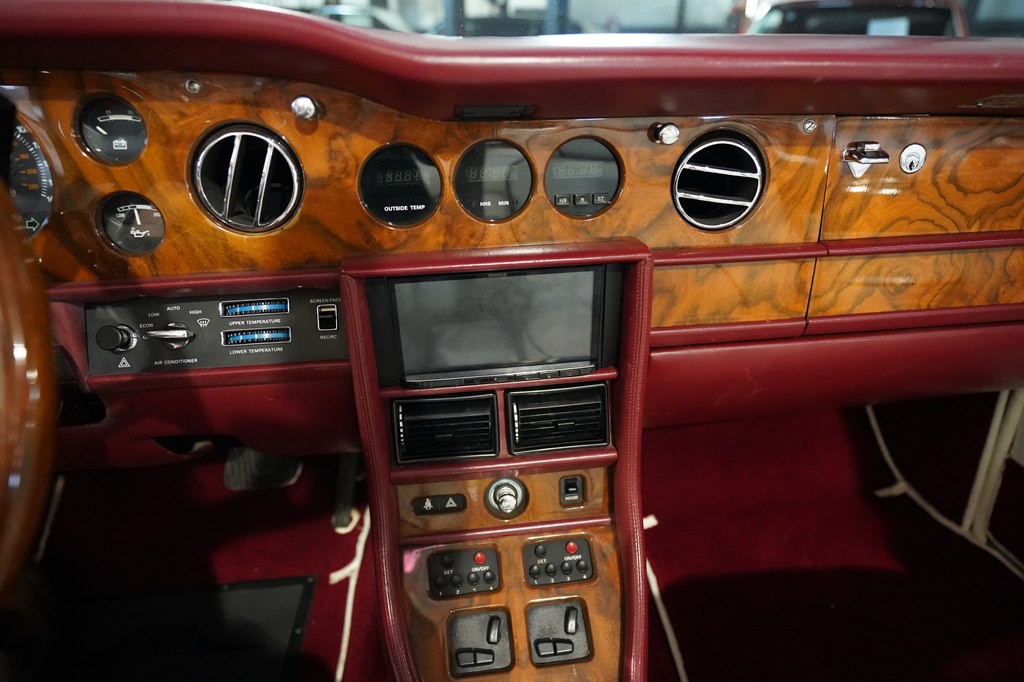1987 Rolls-Royce Corniche Image 19