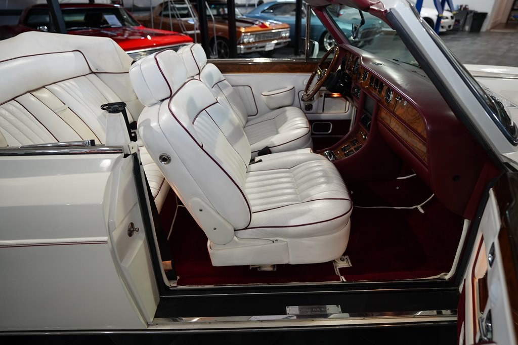 1987 Rolls-Royce Corniche Image 23