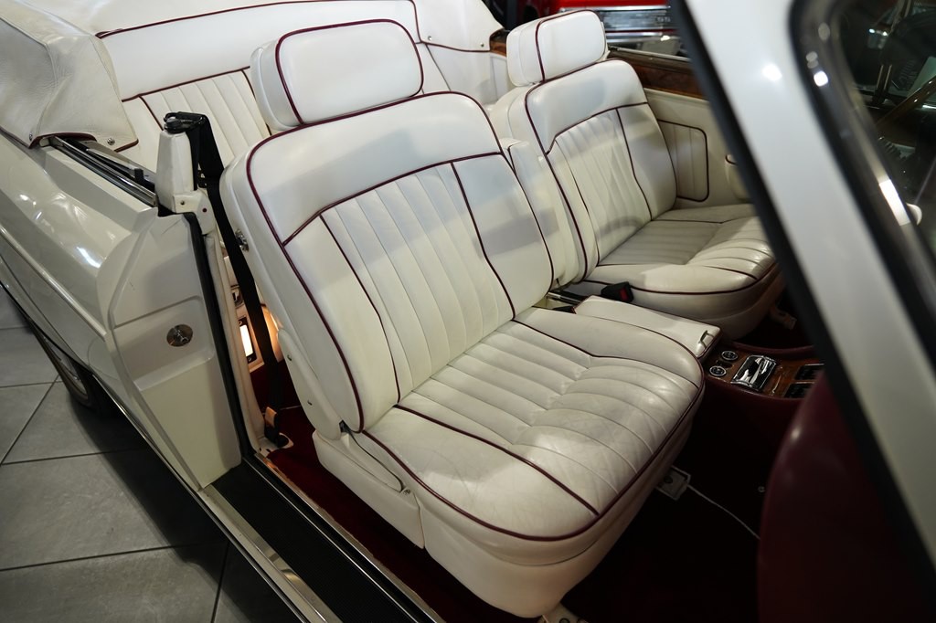 1987 Rolls-Royce Corniche Image 24