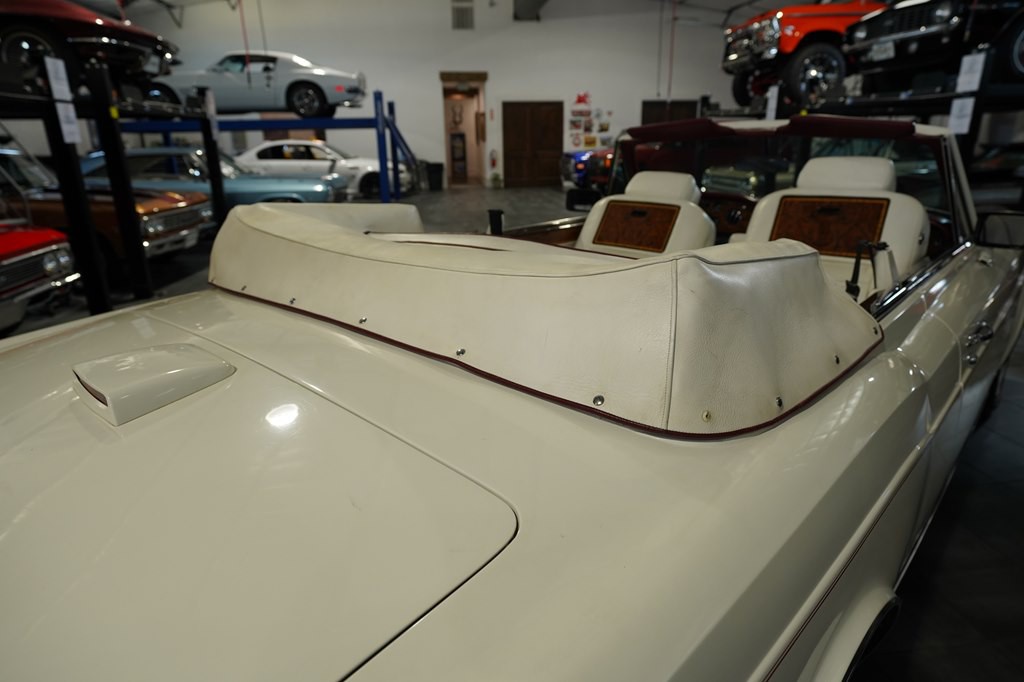 1987 Rolls-Royce Corniche Image 29