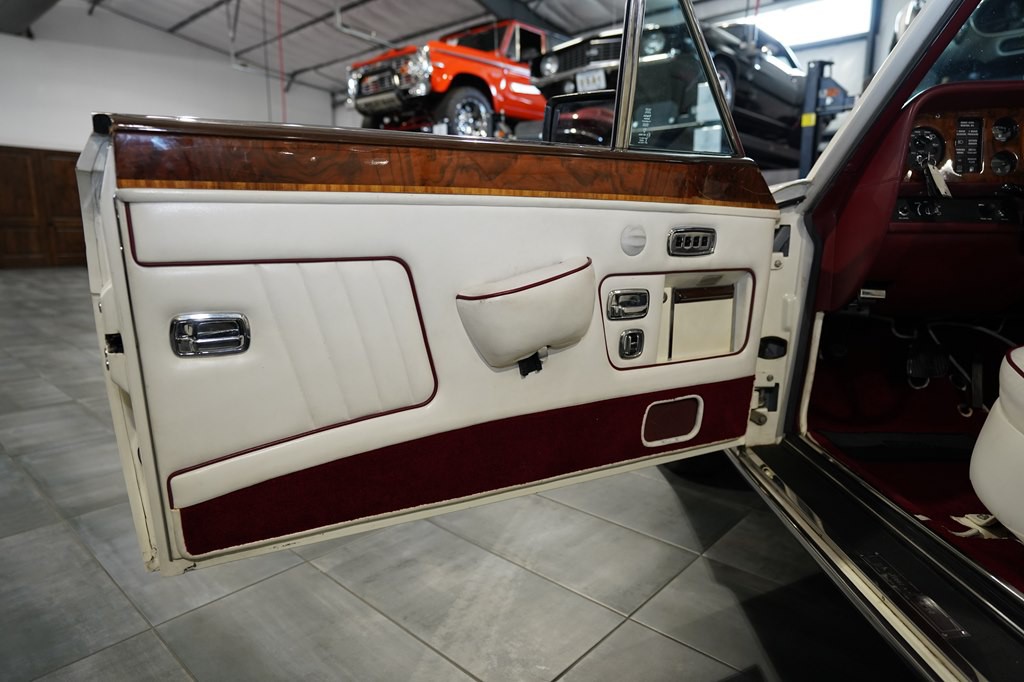 1987 Rolls-Royce Corniche Image 31