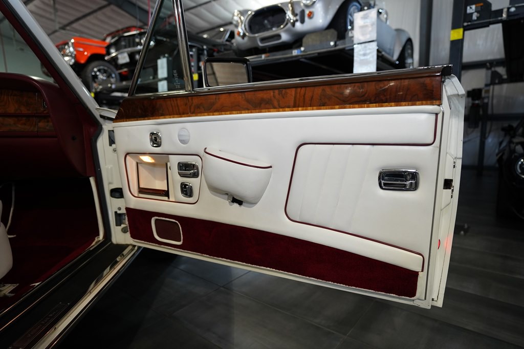 1987 Rolls-Royce Corniche Image 32