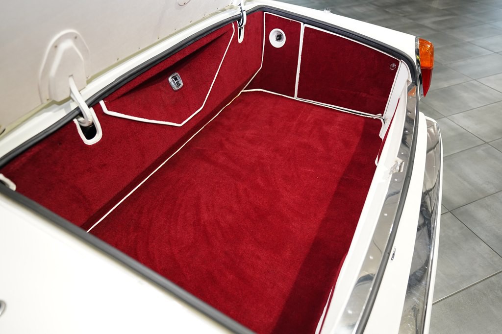 1987 Rolls-Royce Corniche Image 34
