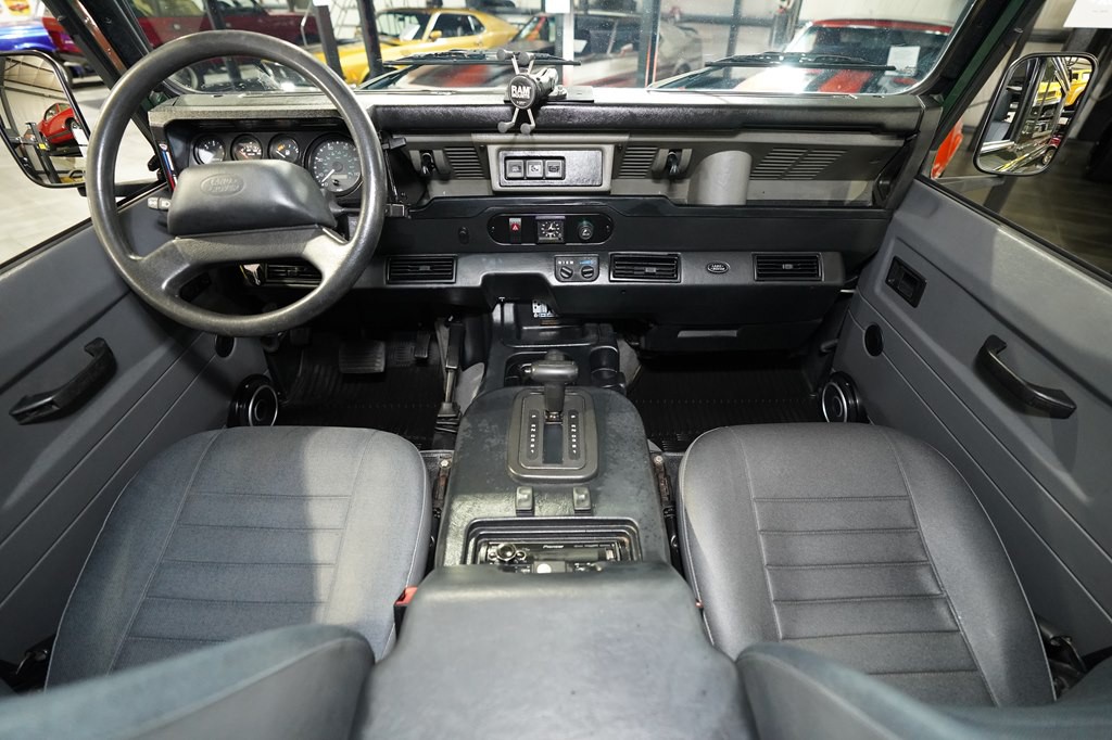 1997 Land Rover Defender Image 11