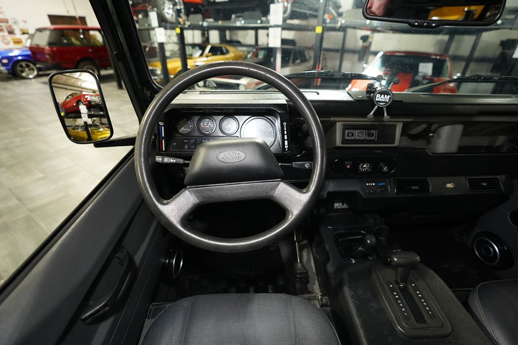 1997 Land Rover Defender Image 12
