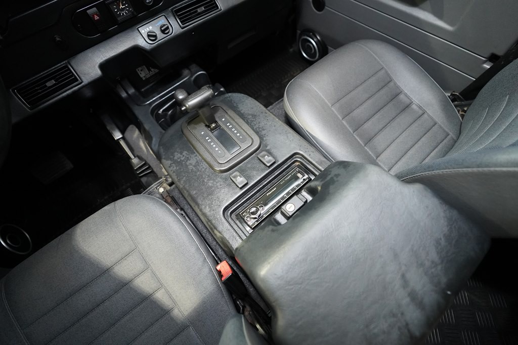 1997 Land Rover Defender Image 15