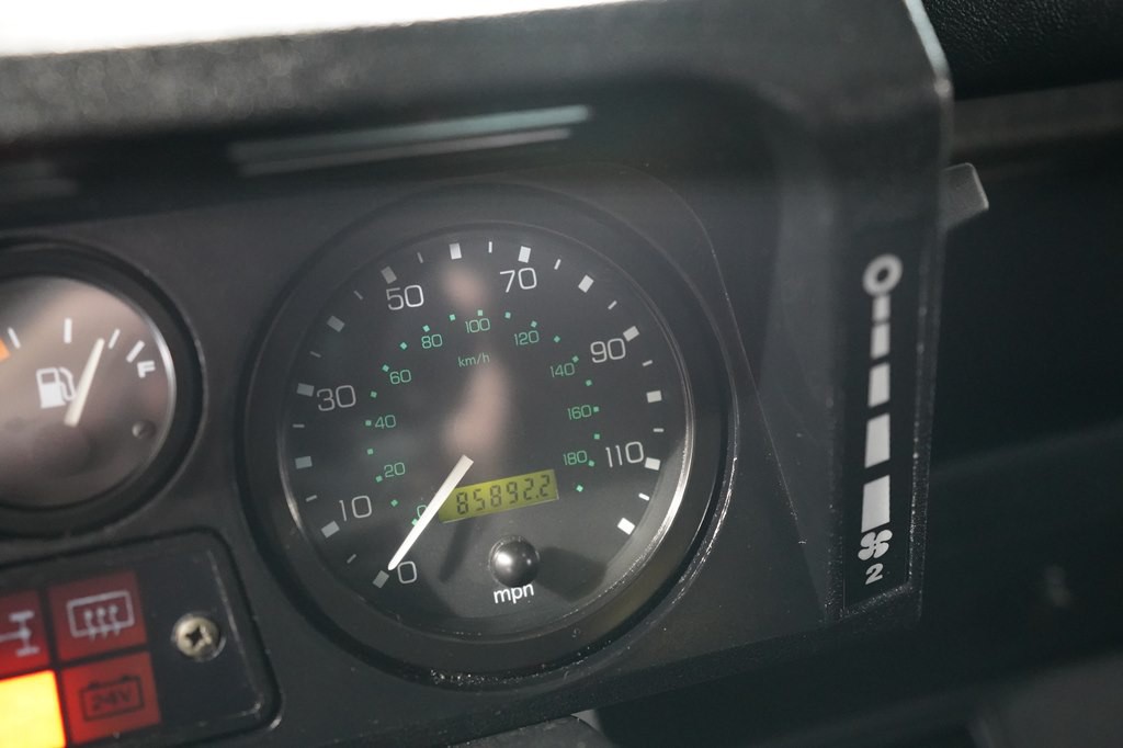 1997 Land Rover Defender Image 16