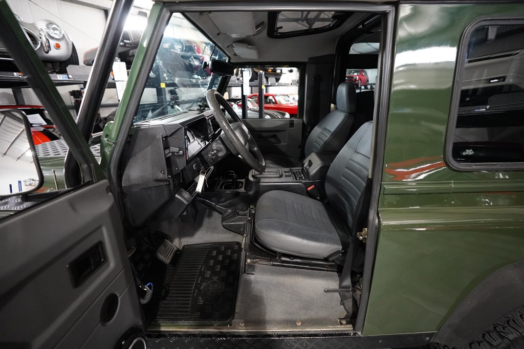 1997 Land Rover Defender Image 17