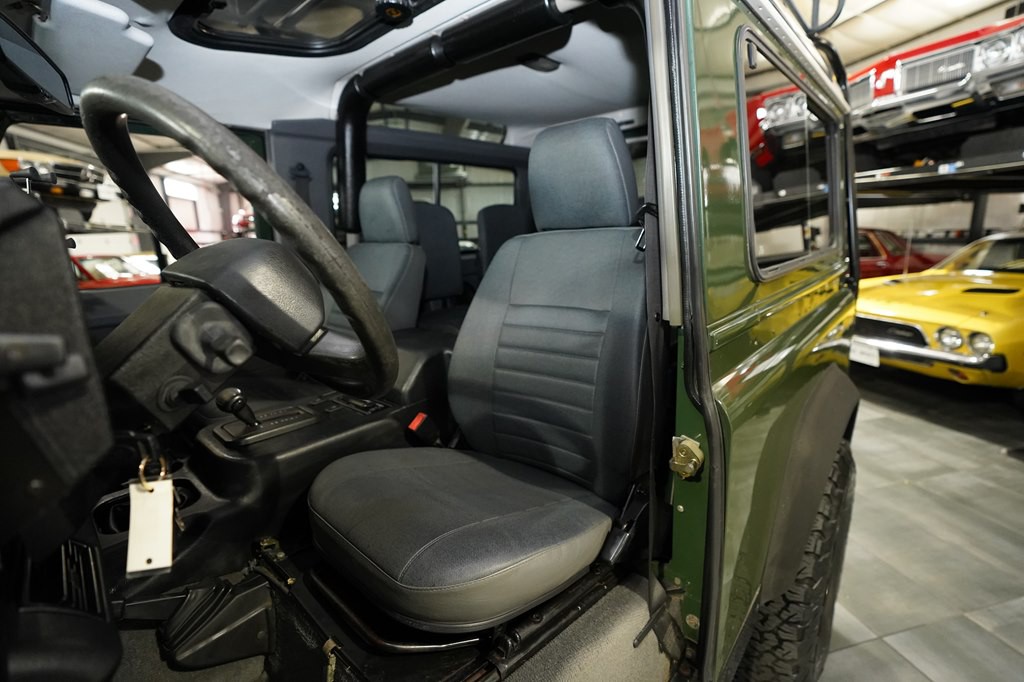 1997 Land Rover Defender Image 18