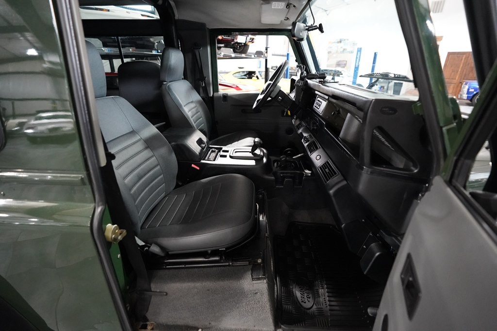 1997 Land Rover Defender Image 19