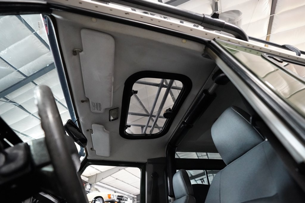 1997 Land Rover Defender Image 24