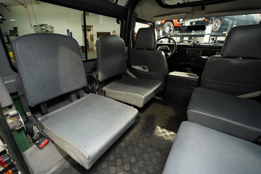 1997 Land Rover Defender Image 25
