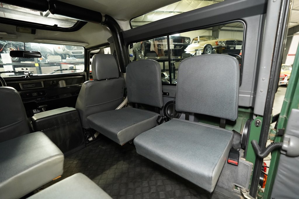 1997 Land Rover Defender Image 26