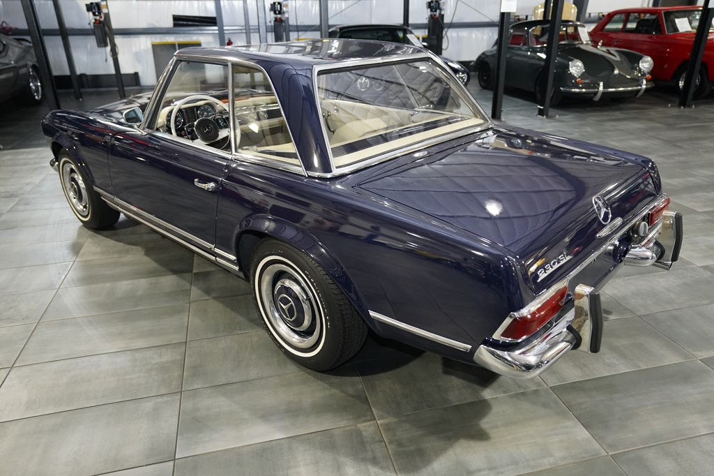 1966 Mercedes-Benz 230 SL Image 4