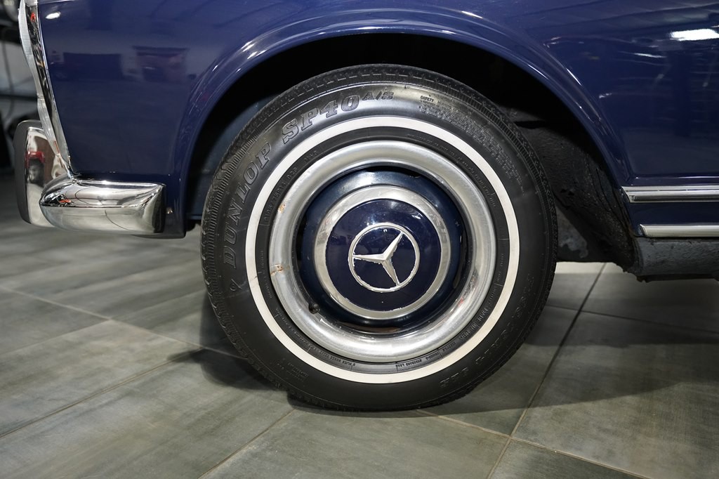 1966 Mercedes-Benz 230 SL Image 10