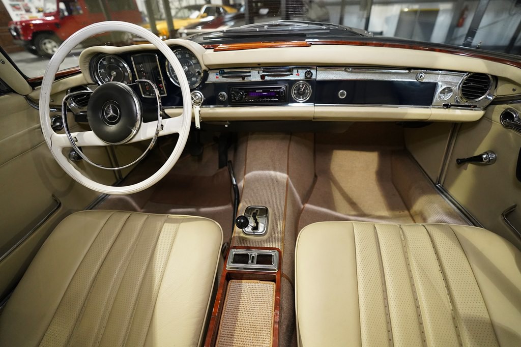 1966 Mercedes-Benz 230 SL Image 11