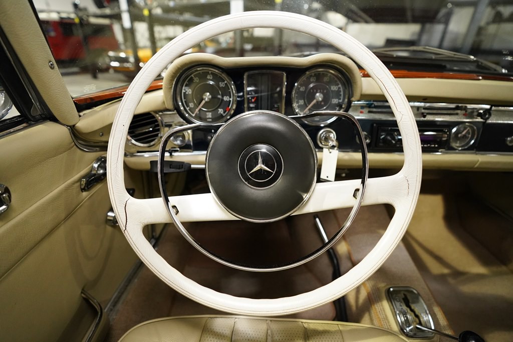 1966 Mercedes-Benz 230 SL Image 12