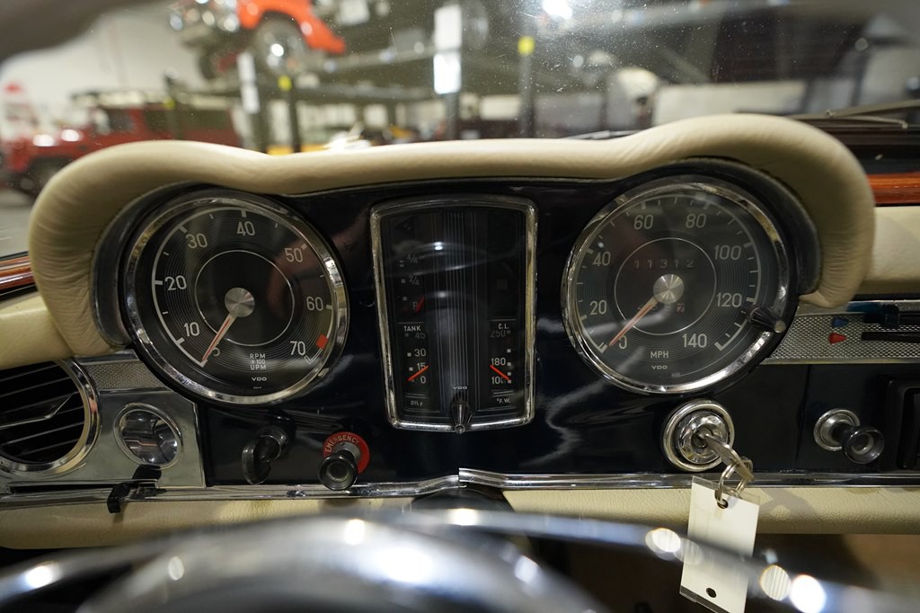 1966 Mercedes-Benz 230 SL Image 13