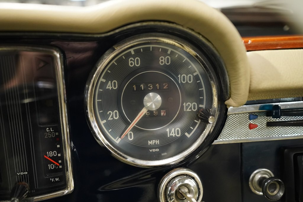 1966 Mercedes-Benz 230 SL Image 14