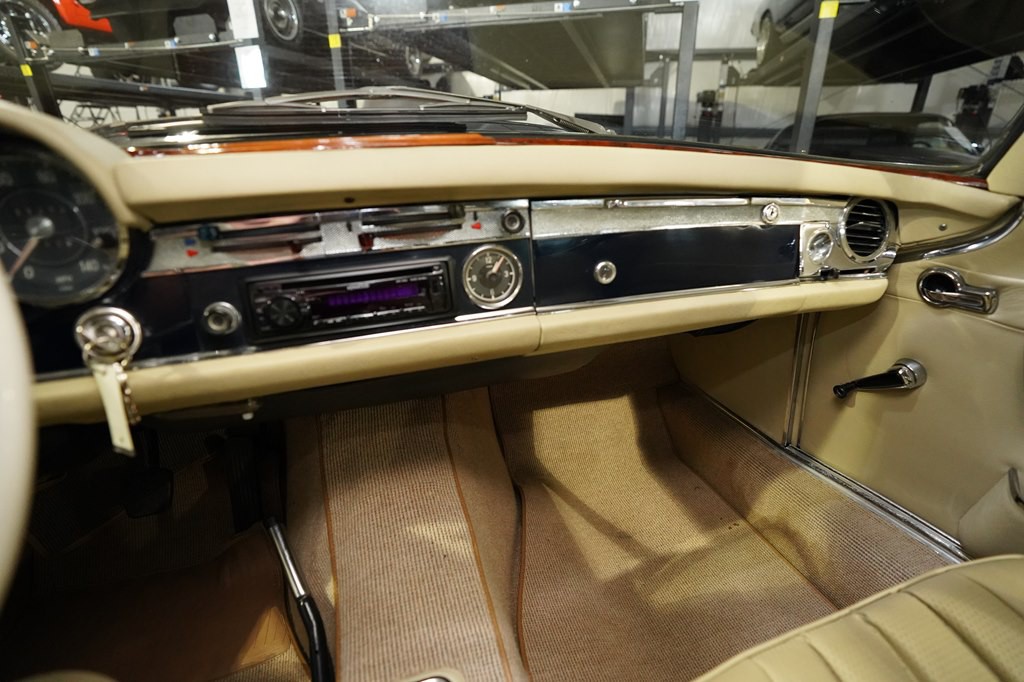 1966 Mercedes-Benz 230 SL Image 15