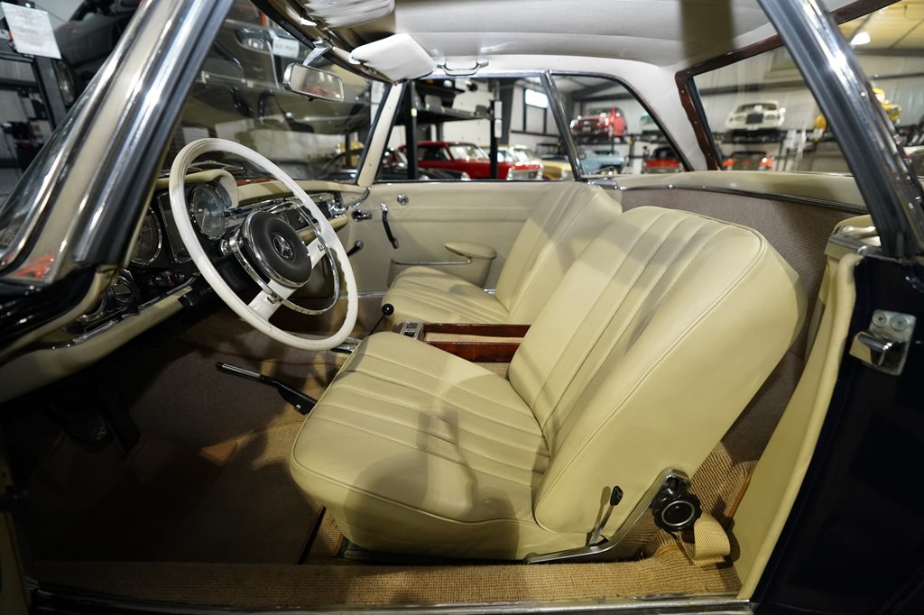 1966 Mercedes-Benz 230 SL Image 16
