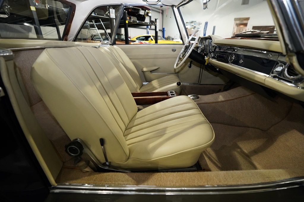 1966 Mercedes-Benz 230 SL Image 18