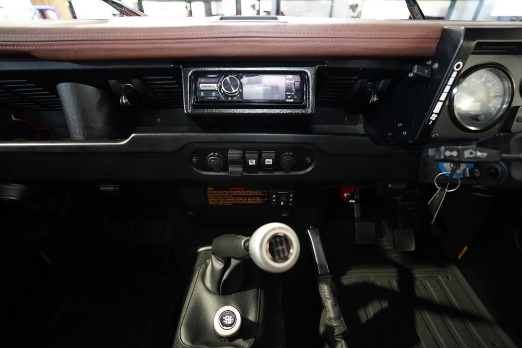 1993 Land Rover Defender Image 13