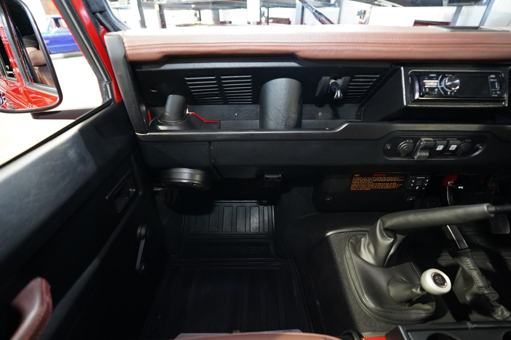 1993 Land Rover Defender Image 14