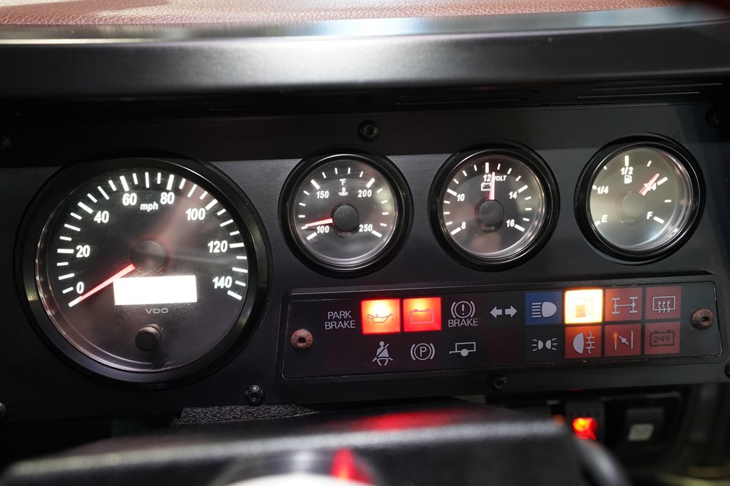 1993 Land Rover Defender Image 16