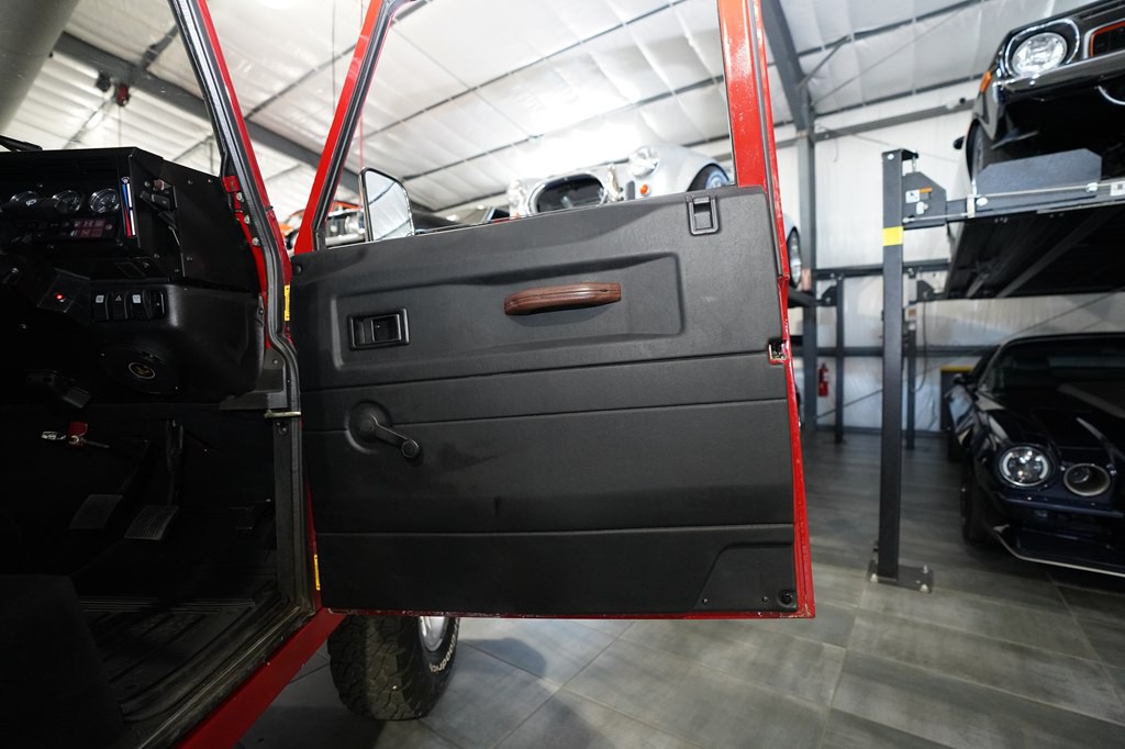 1993 Land Rover Defender Image 26