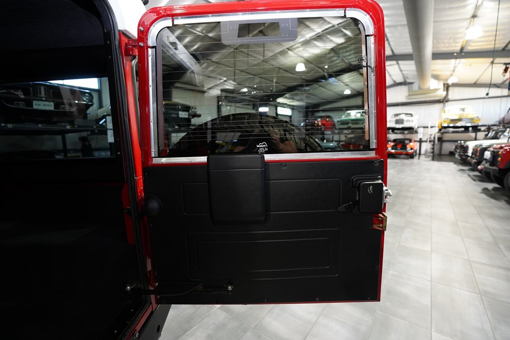 1993 Land Rover Defender Image 33