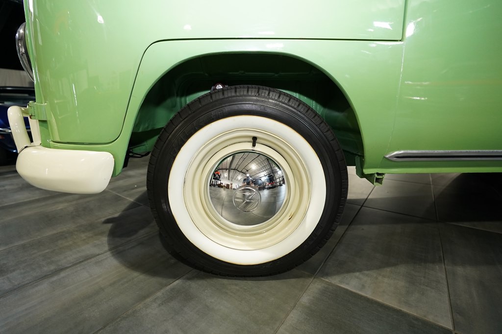 1966 Volkswagen Microbus Image 10