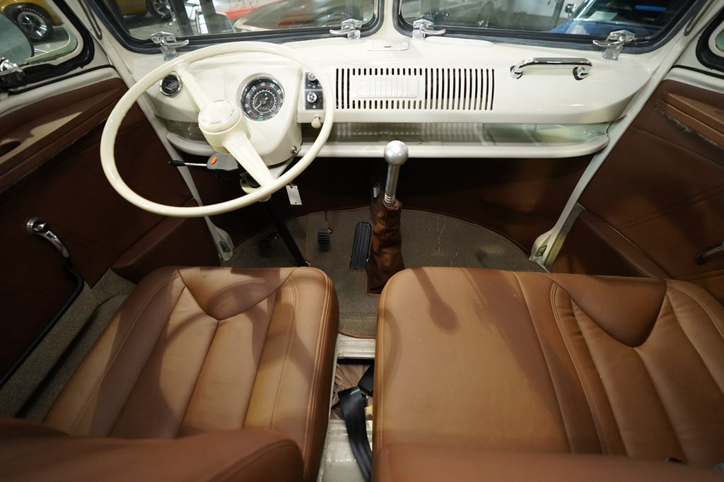 1966 Volkswagen Microbus Image 11