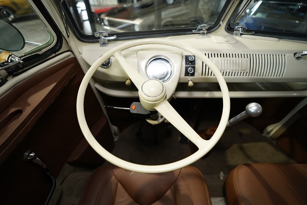 1966 Volkswagen Microbus Image 12