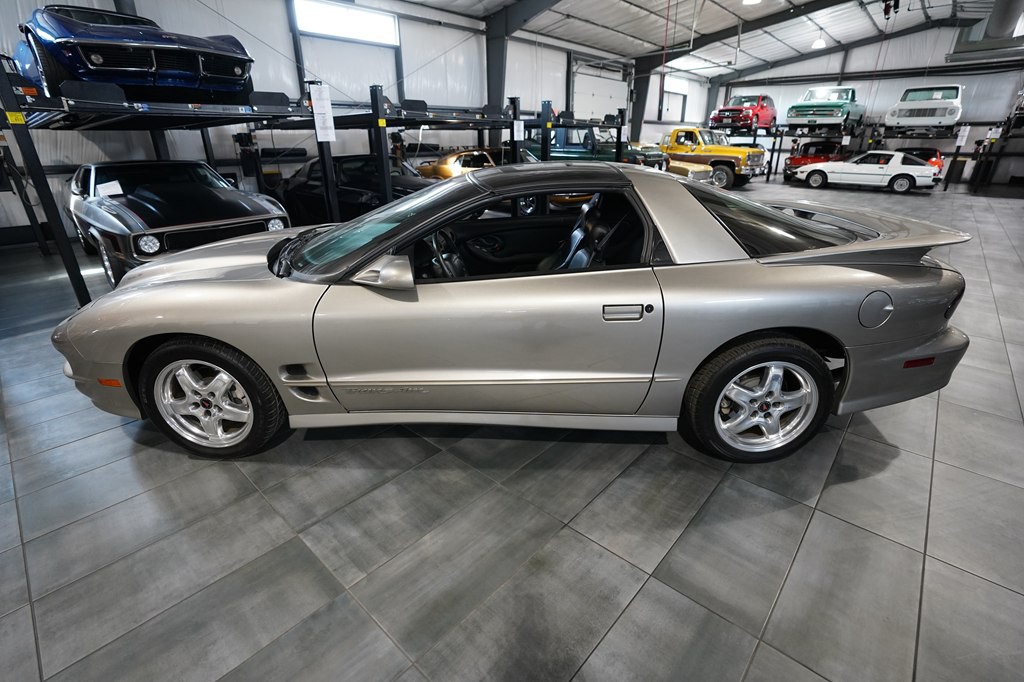 2002 Pontiac Firebird Image 3