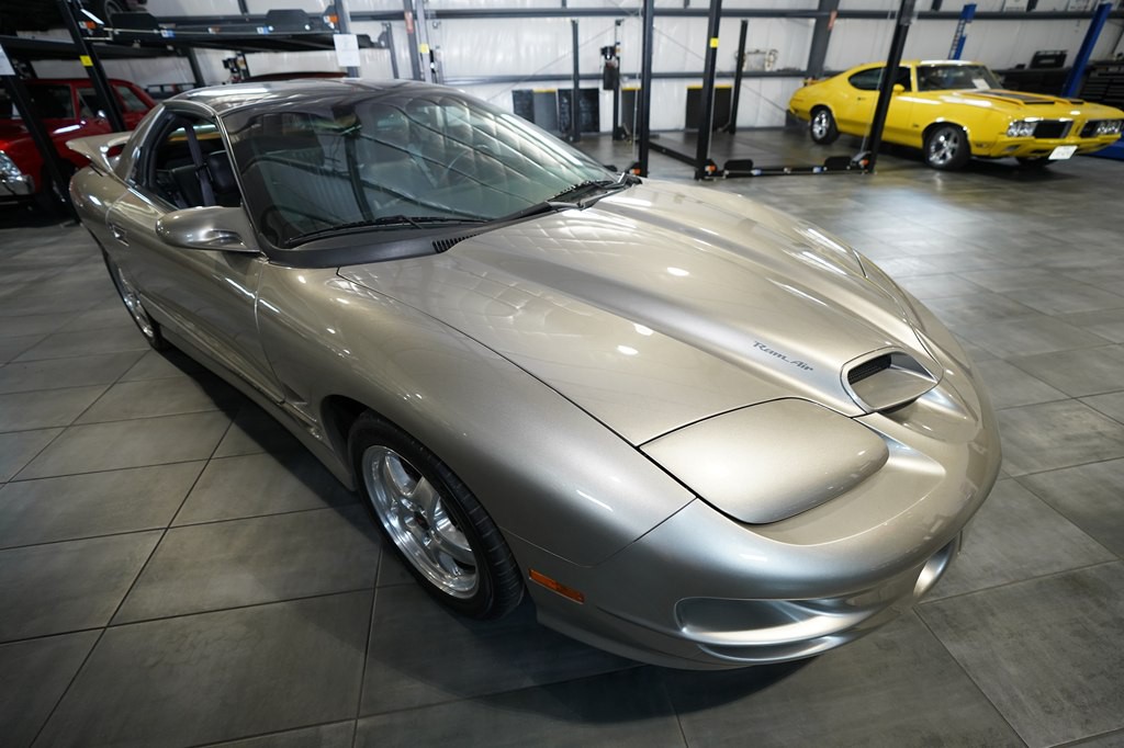 2002 Pontiac Firebird Image 8