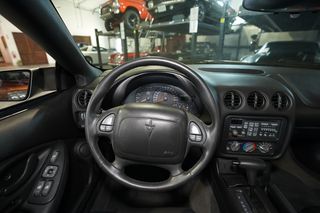 2002 Pontiac Firebird Image 12