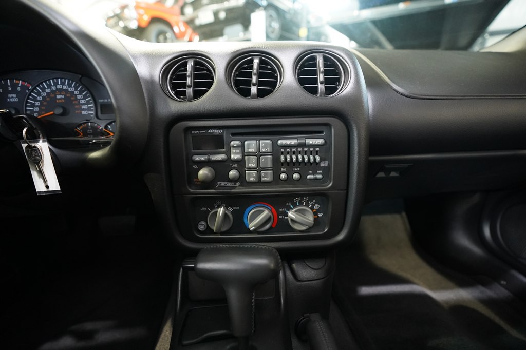 2002 Pontiac Firebird Image 13