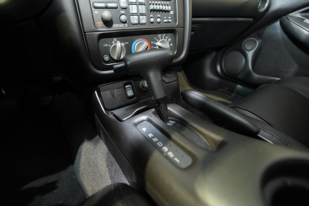 2002 Pontiac Firebird Image 14