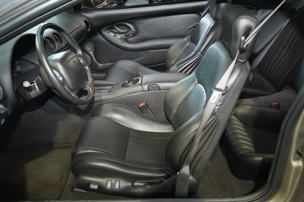 2002 Pontiac Firebird Image 17