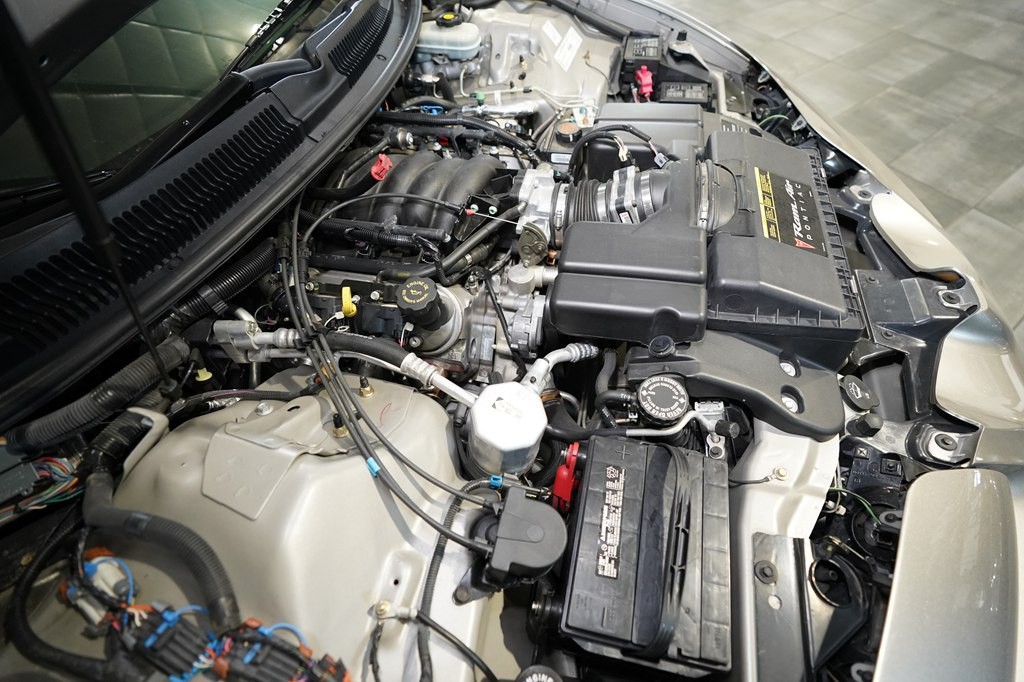 2002 Pontiac Firebird Image 32