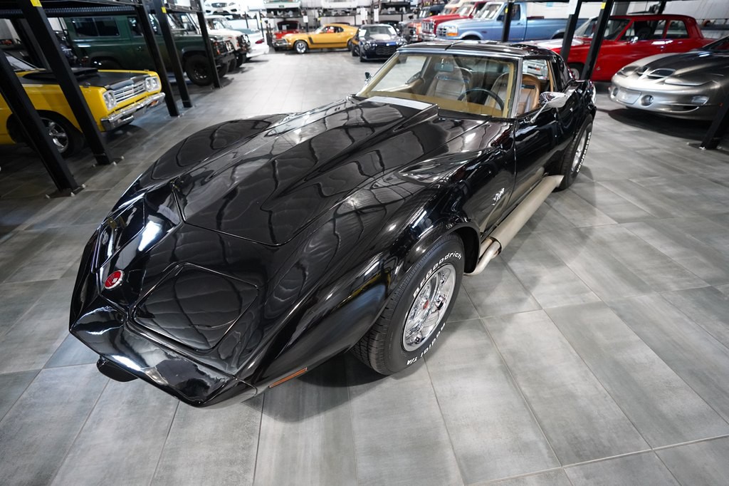 1975 Chevrolet Corvette Image 2